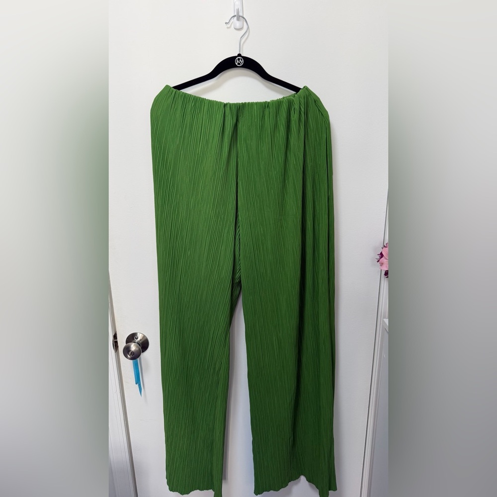 Zara Green Pleated pants